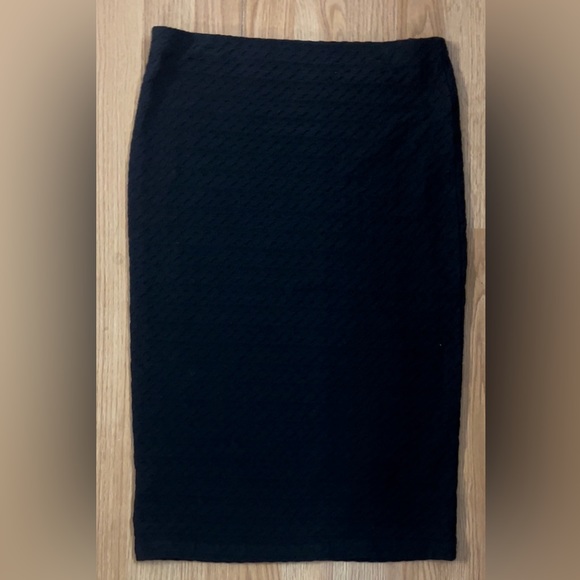 Gianni Bini Size Medium Black Fitted Skirt - Picture 3 of 9